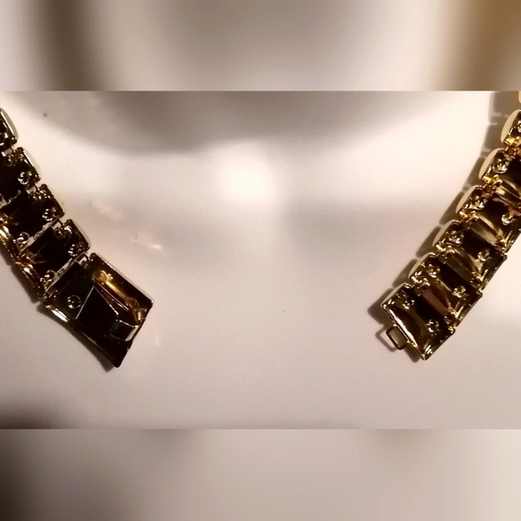 EUC,FLAT CLEOPATRA STYLE GOLD CHOKER NECKLACE. (Cartier Like) - Picture 4 of 6